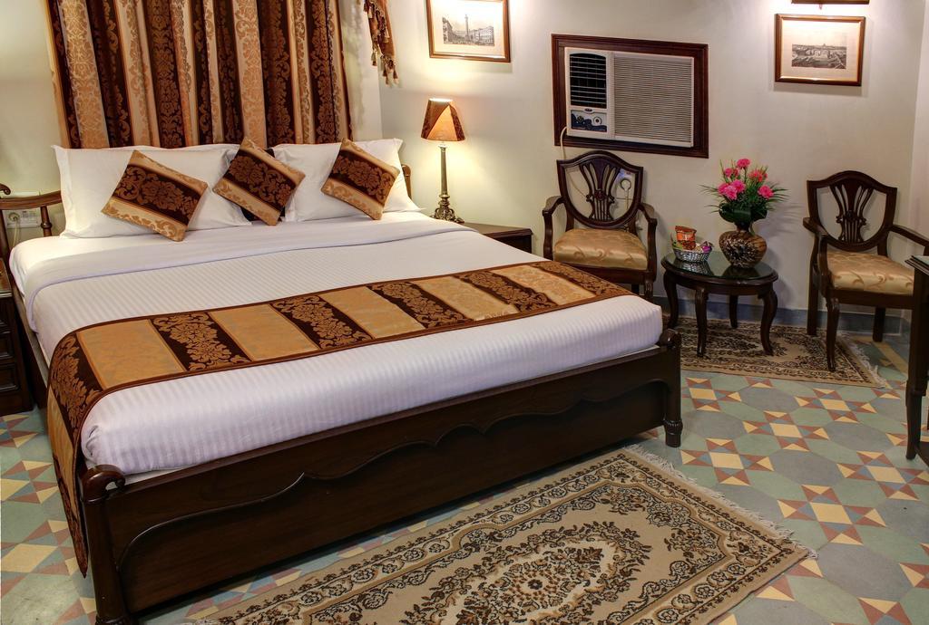 Palace On Ganges - Heritage Hotel Βαρανάσι Δωμάτιο φωτογραφία